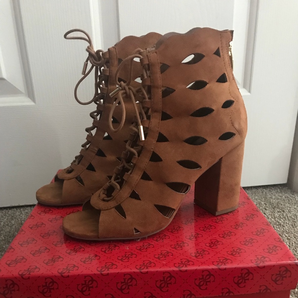 Guess Owina size 8